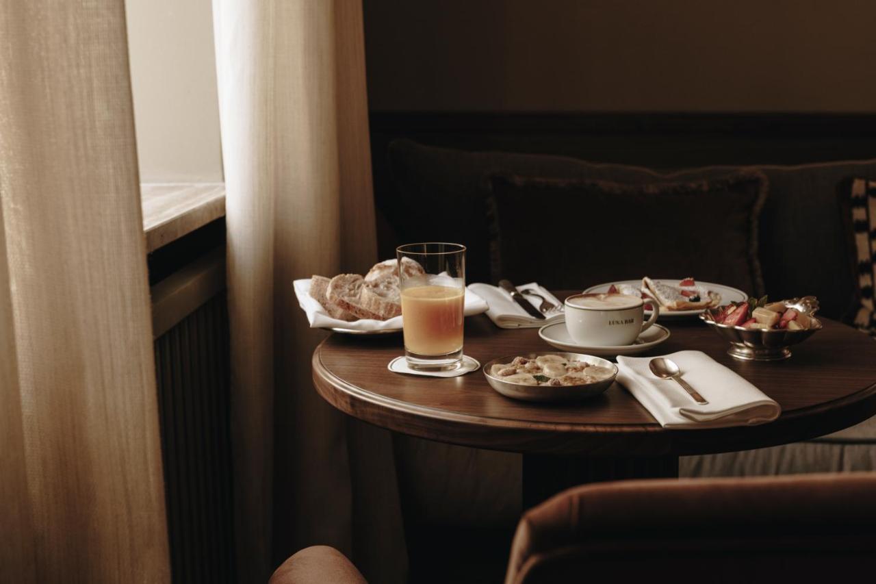 Parkhotel Mondschein, A Member Of Design Hotels Bolzano Bagian luar foto