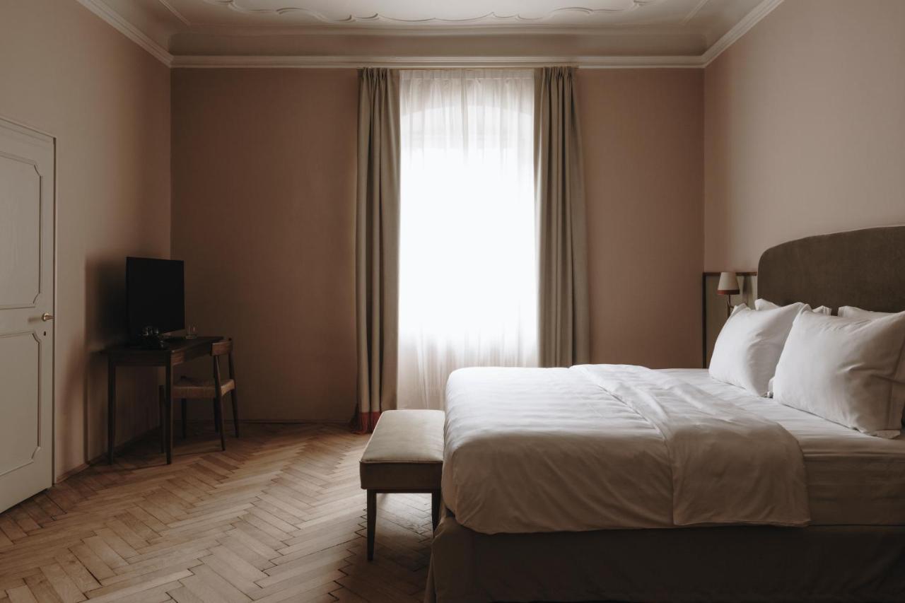 Parkhotel Mondschein, A Member Of Design Hotels Bolzano Bagian luar foto