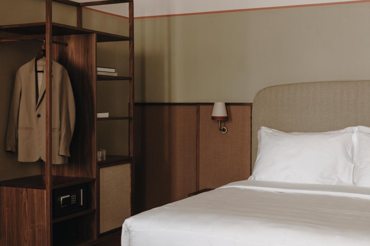 Parkhotel Mondschein, A Member Of Design Hotels Bolzano Bagian luar foto