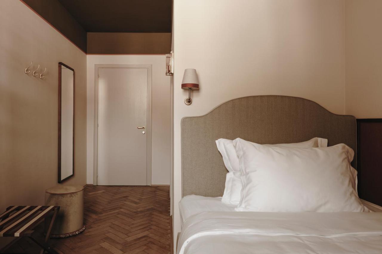 Parkhotel Mondschein, A Member Of Design Hotels Bolzano Bagian luar foto