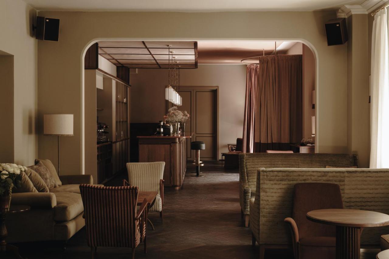 Parkhotel Mondschein, A Member Of Design Hotels Bolzano Bagian luar foto