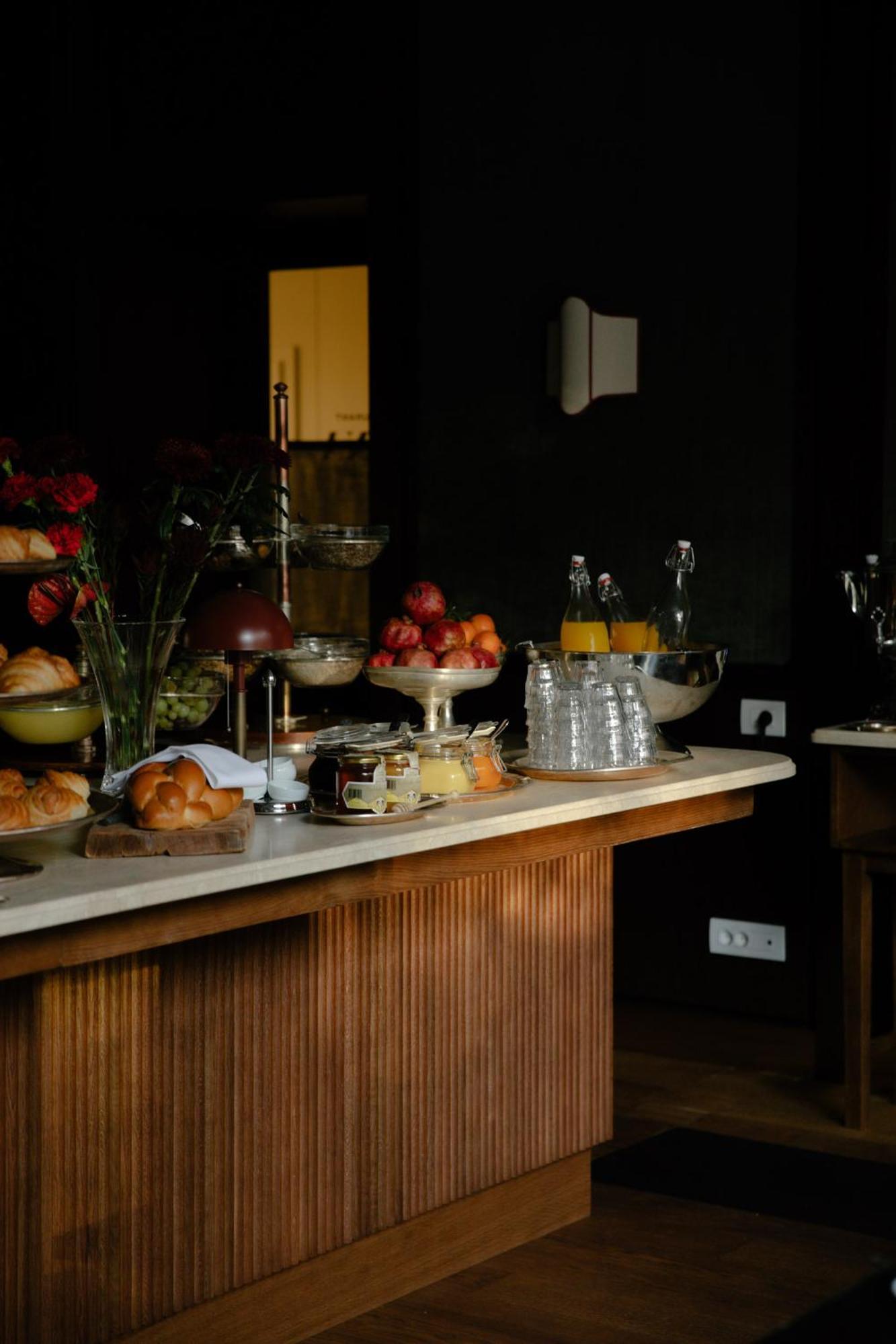 Parkhotel Mondschein, A Member Of Design Hotels Bolzano Bagian luar foto